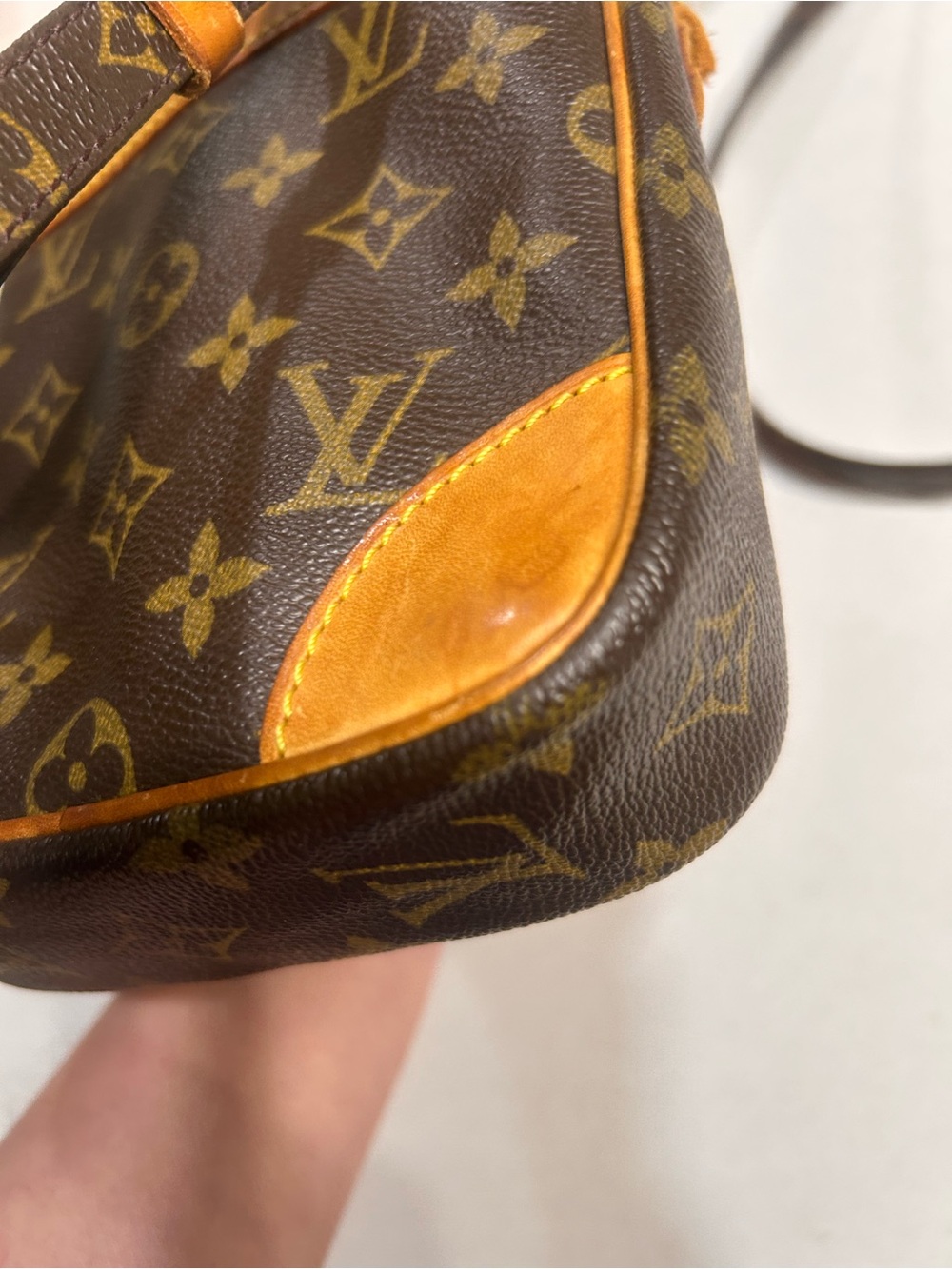 Authentic Louis Vuitton Brown Monogram Crossbody Bag with flaw - Picture 11 of 16